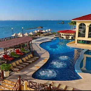Punta Me Beach Front In The & Waterpark Cancún